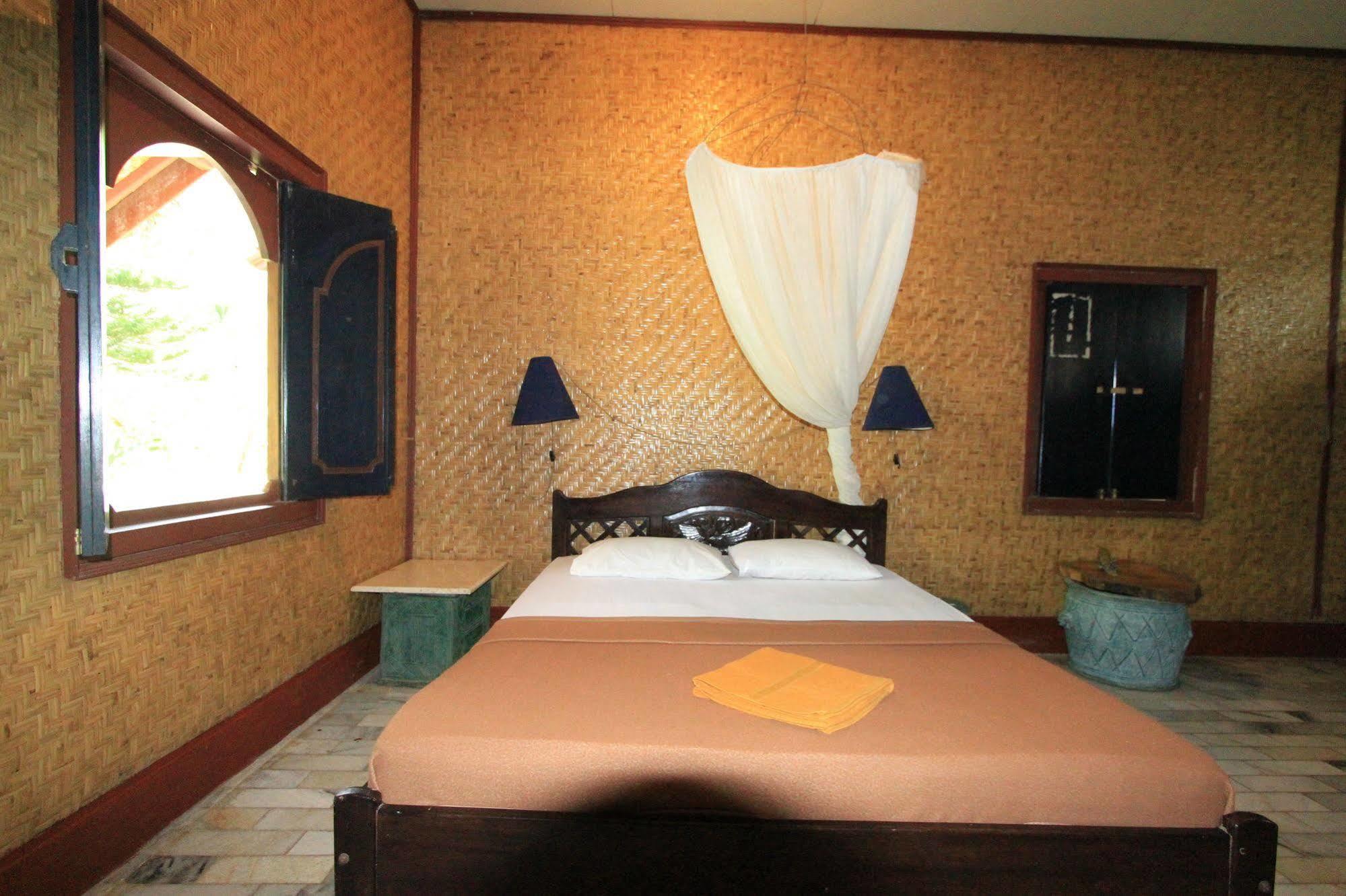 Hotel Bumi Aditya Senggigi Esterno foto
