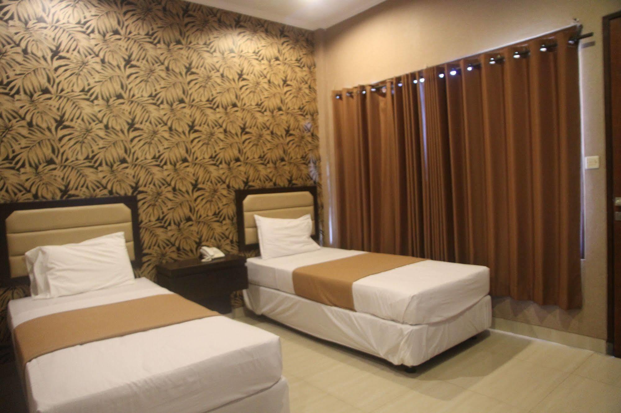 Hotel Bumi Aditya Senggigi Esterno foto