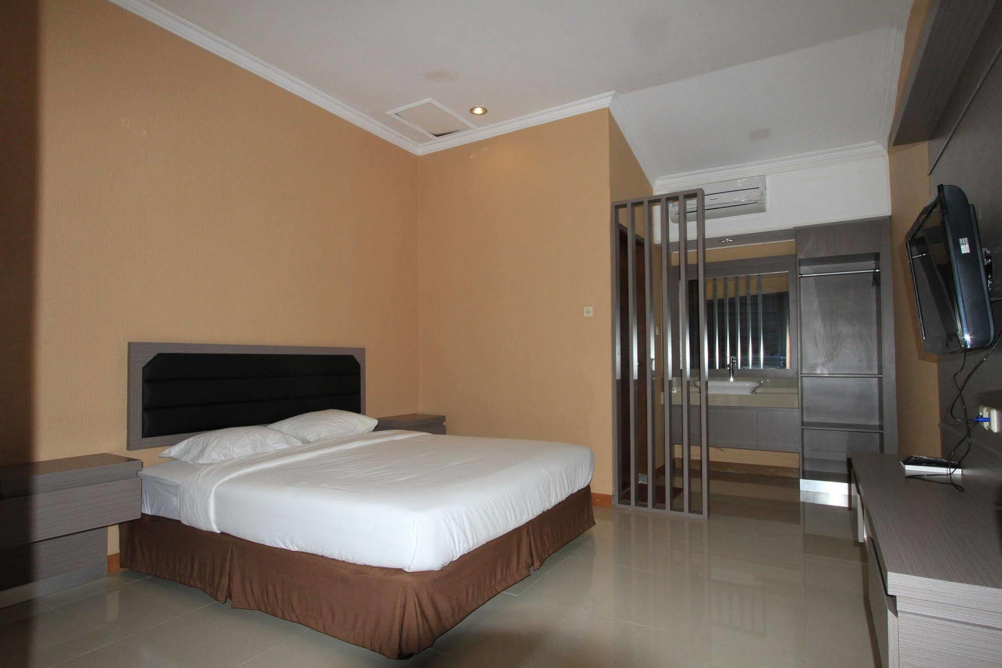 Hotel Bumi Aditya Senggigi Esterno foto