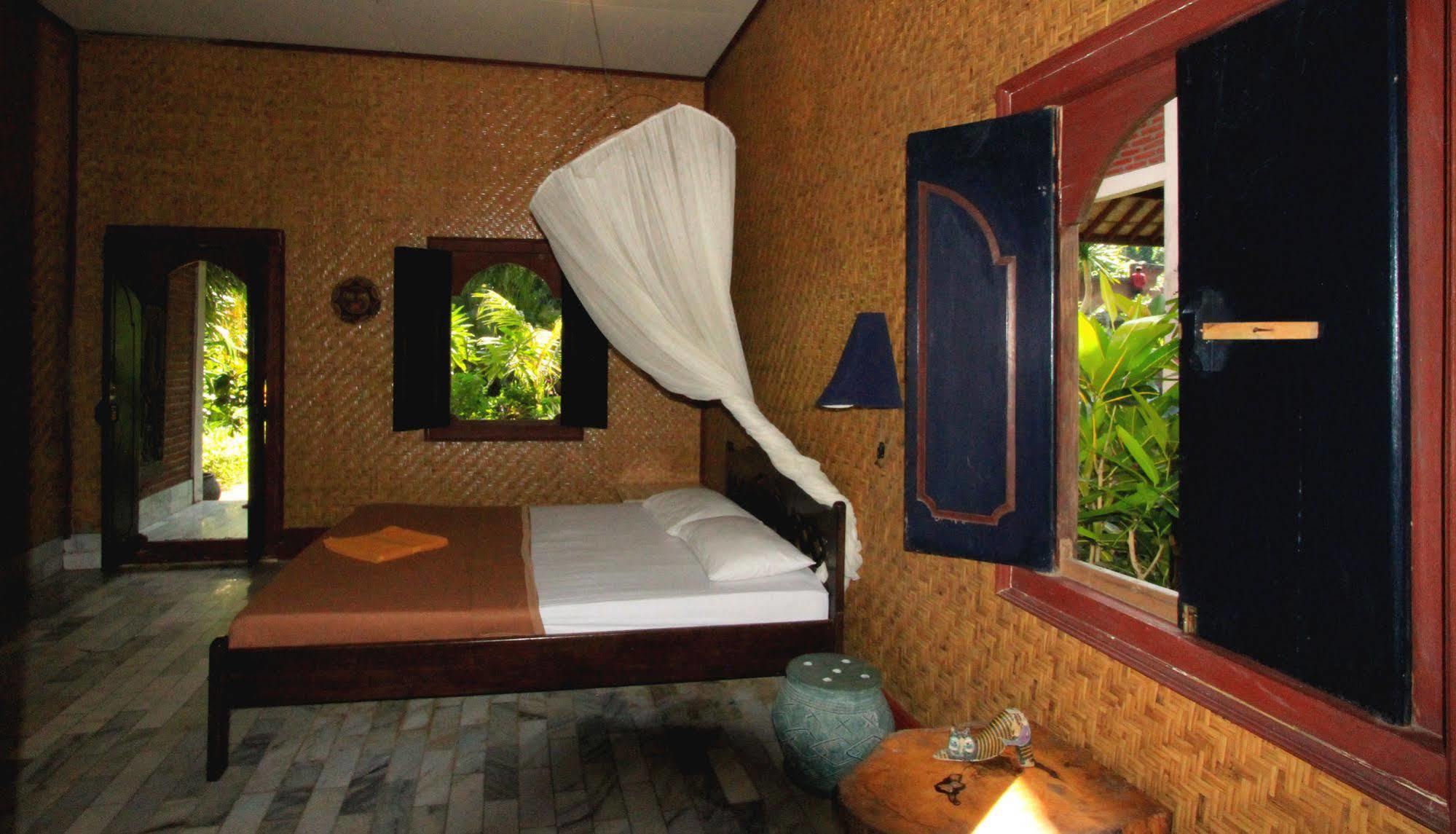 Hotel Bumi Aditya Senggigi Esterno foto